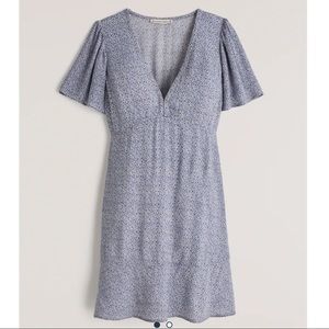 A&F • Blue & White Floral Short Sleeve Deep V Mini Dress